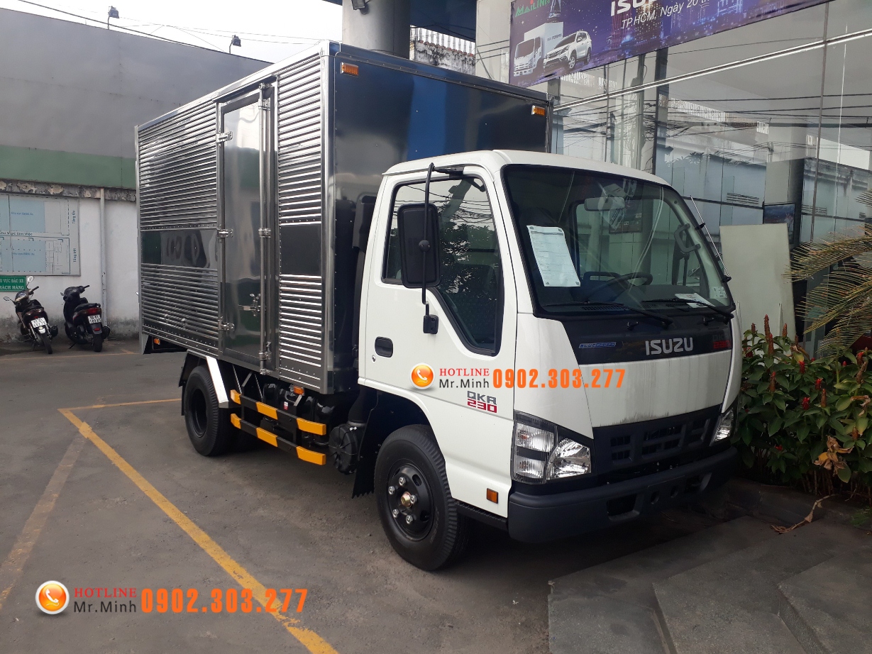 Xe tải ISUZU QKR77HE4 thùng kín ( Isuzu QKR 270 ) Euro 4 2018
